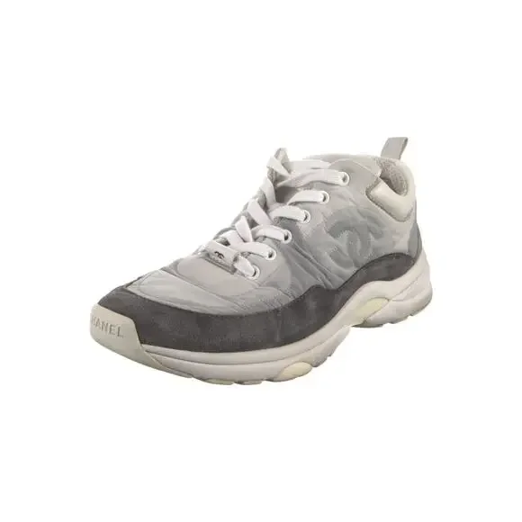 ❤️Chanel CC Logo Sneakers❤️ - Picture 2 of 5